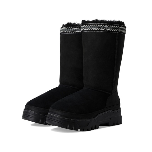UGG Womens Classic Tall Trailgazer Boot, Black Suede. 1158323 - Picture 3 of 6